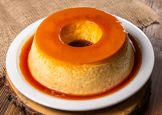 Pudín tradicional con caramelo